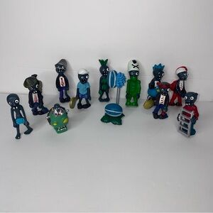 EUC Lot of 12 Plants vs. Zombies Figures Themed Plastic Toy Set Figurines